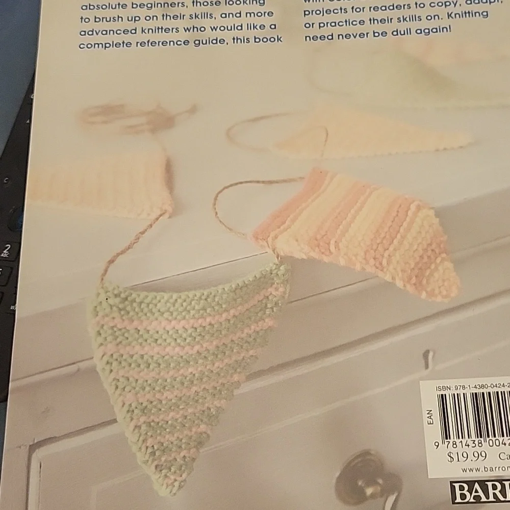 Color knitting book - Picture 2 of 4